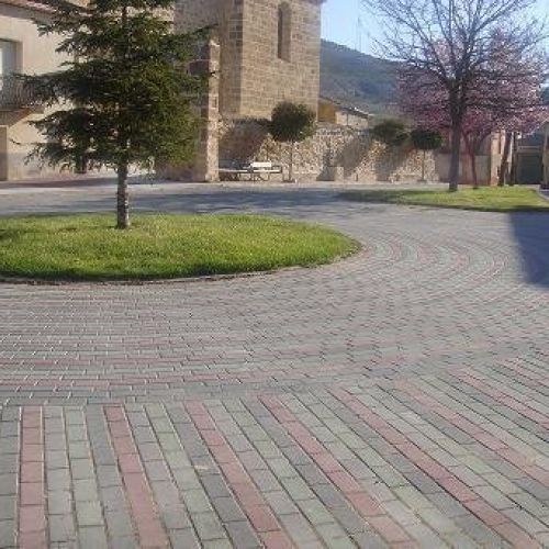 Pavimentación de Plaza con adoquín en Olmos de Peñafiel