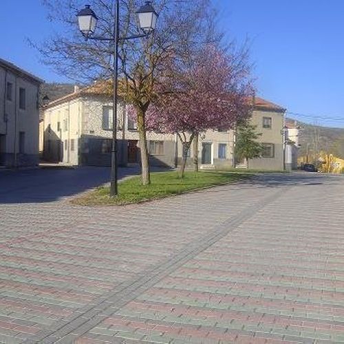 Pavimentación de Plaza con adoquín en Olmos de Peñafiel.