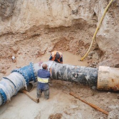 Instalacion de tubería de PVC para riego